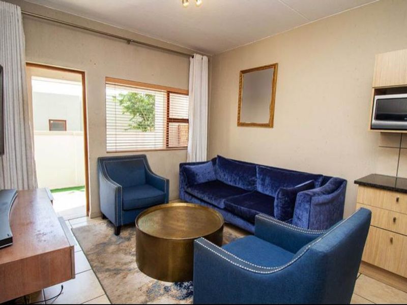 Fully Furnished 2 Bedroom Apartment - Photo 2