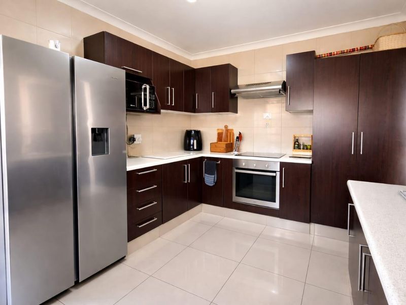 Modern Family Home with Entertainment Area & Pool in Prime Verwoerdpark Location - Photo 7