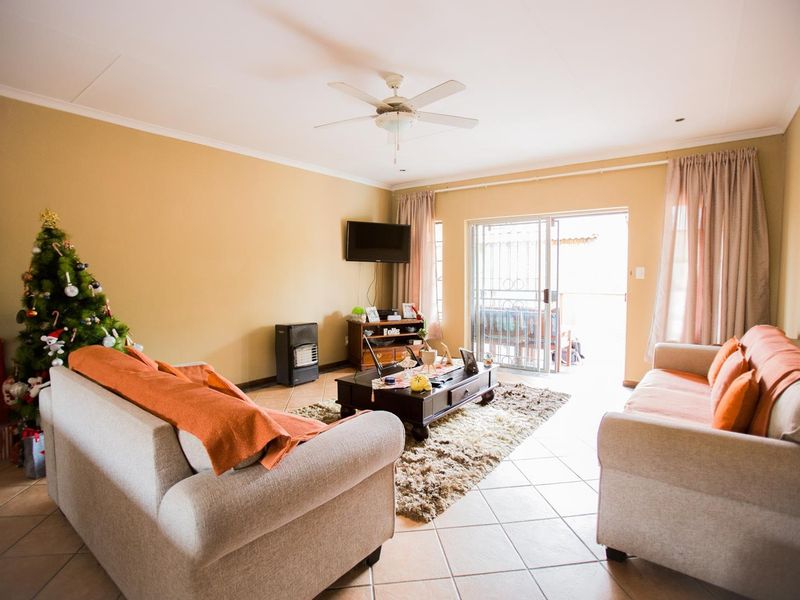 3 Bedroom Townhouse for rent in Mooikloof Ridge - Photo 3
