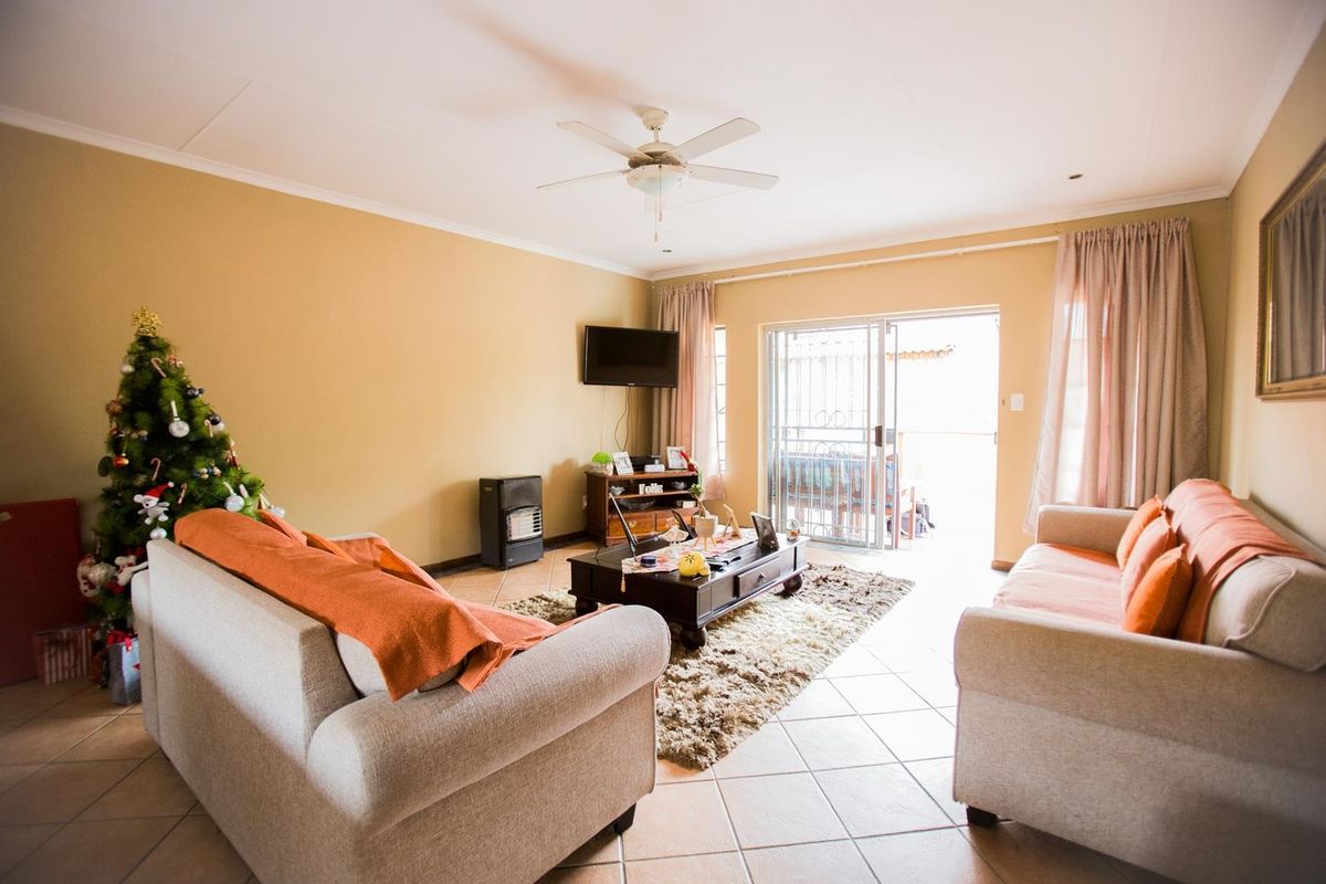 3 Bedroom Townhouse for rent in Mooikloof Ridge - Photo 3