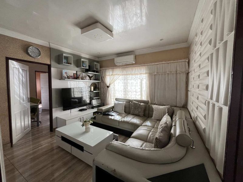Exceptional 3-Bedroom Home with Solar, Office & Premium Finishes - Photo 8