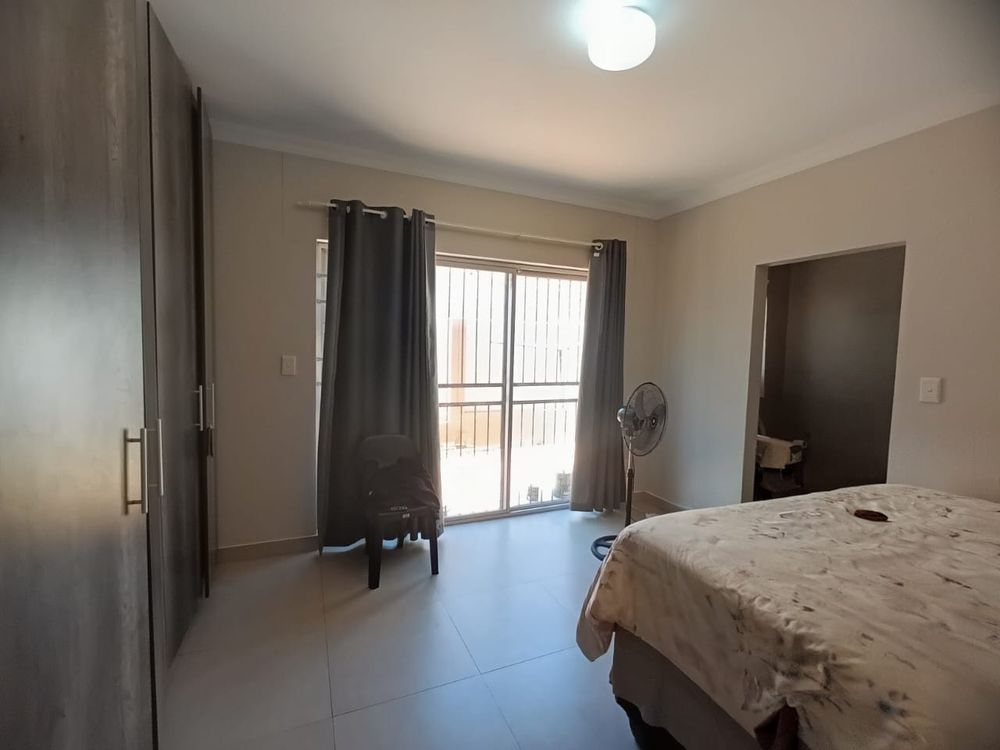 Unit 1 - 2 main bedroom 