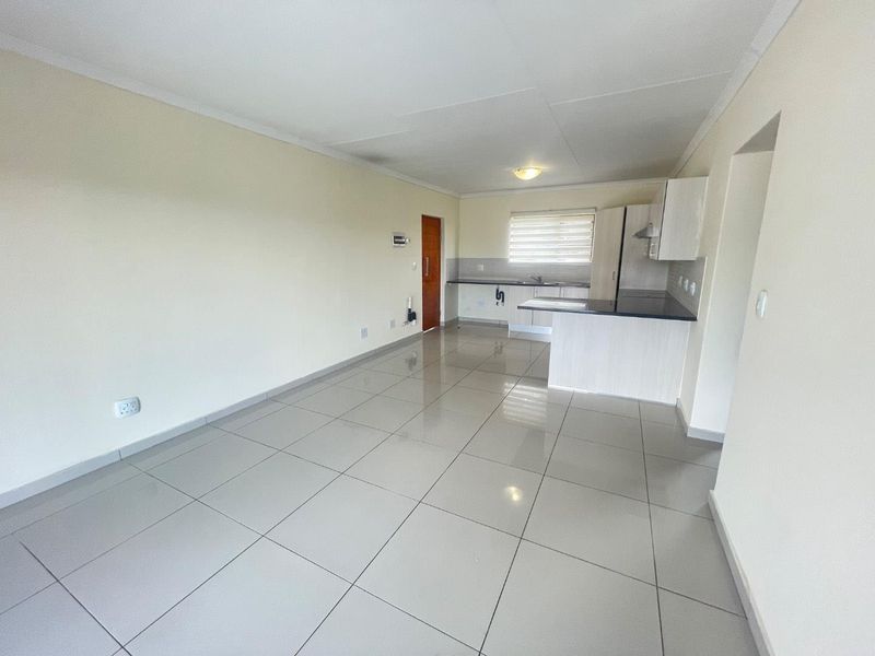 First-Floor Gem: 3-Bedroom Unit in Prime Pomona Location! - Photo 2