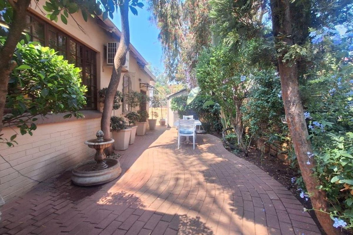 Excellent Multi-let Opportunity, with potential for medical practice - Photo 2