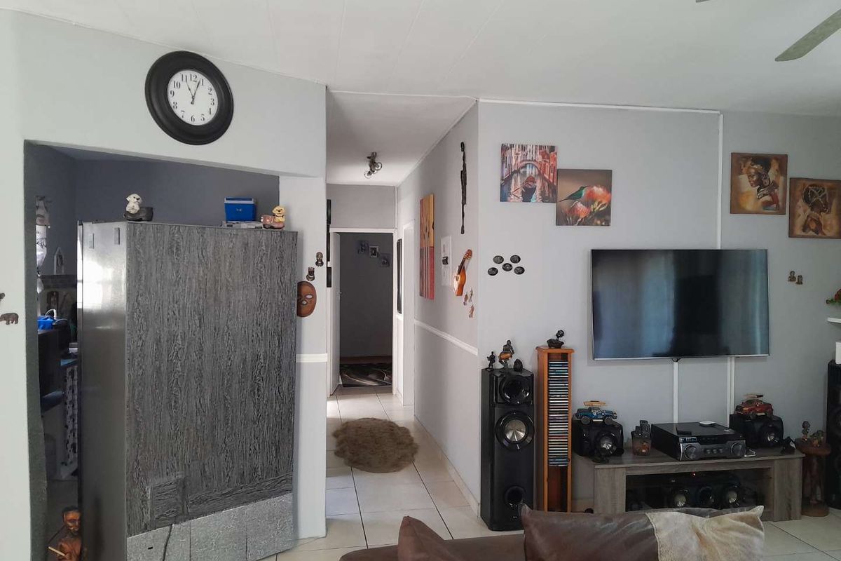 Modern Spacious Home in Secure Complex - Photo 2