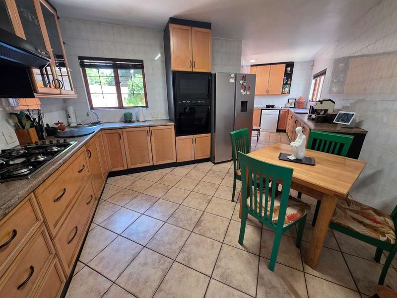 HENDRA - 4 BEDROOM WELL LOVED FAMILY HOME IN UMHLANGA - Photo 9