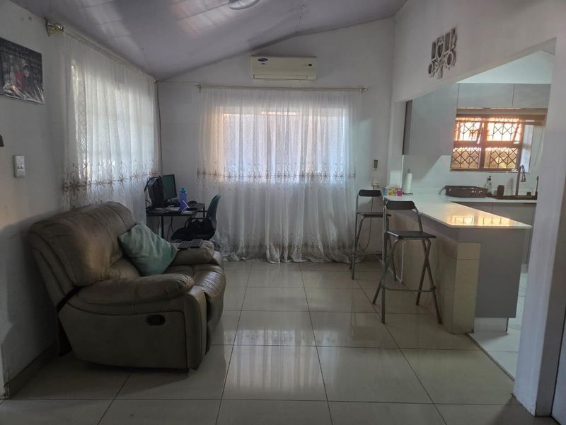 Comfy 4-Bed Home in Shallcross – Perfect for Families! - Photo 5