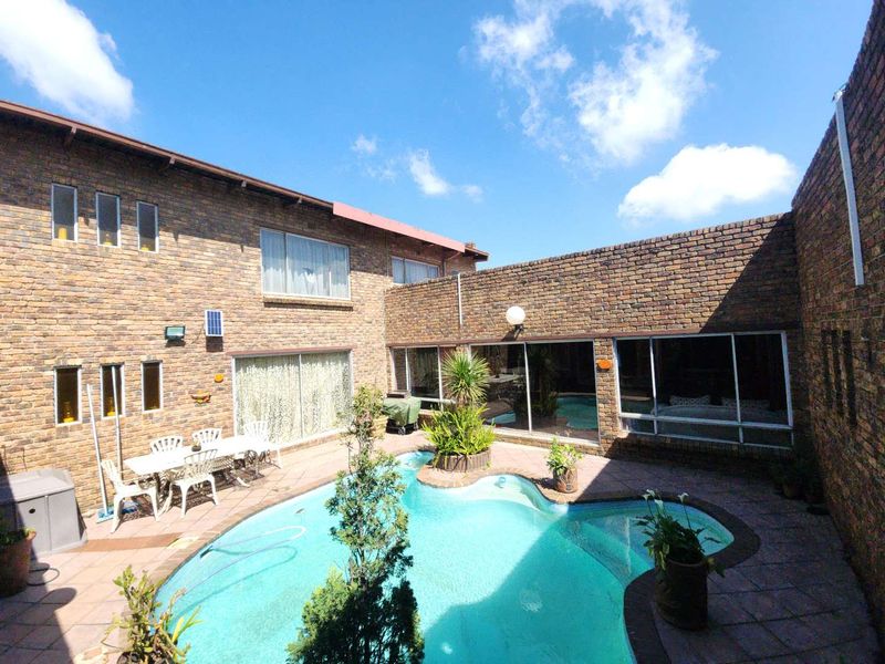A RARE RESIDENTIAL OPPORTUNITY WITH SPACE, PRIVACY & EXCEPTIONAL INCOME-PRODUCING POTENTIAL - Photo 5