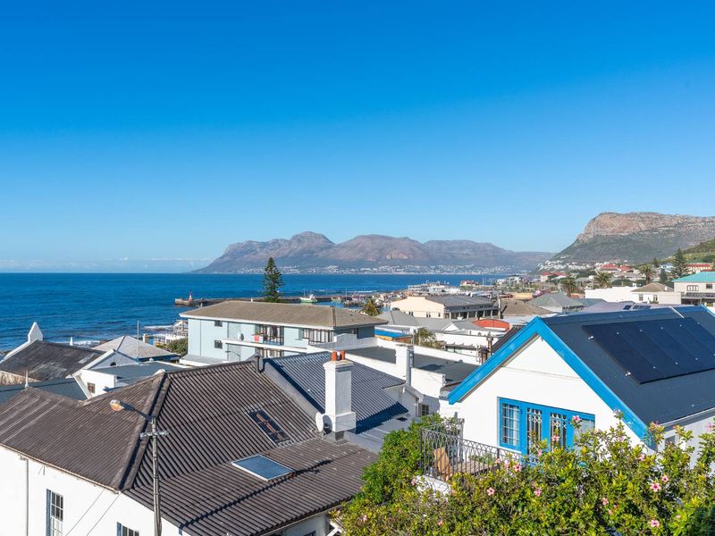 Elevated Coastal Charm with Unmatched False Bay Views for Rent Long Term - Photo 3