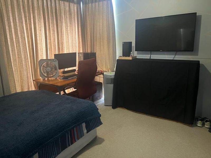 FOR SALE - 4 BEDROOM DOUBLE STOREY HOUSE IN OCEAN VIEW SWAKOPMUND, NAMIBIA - Photo 7