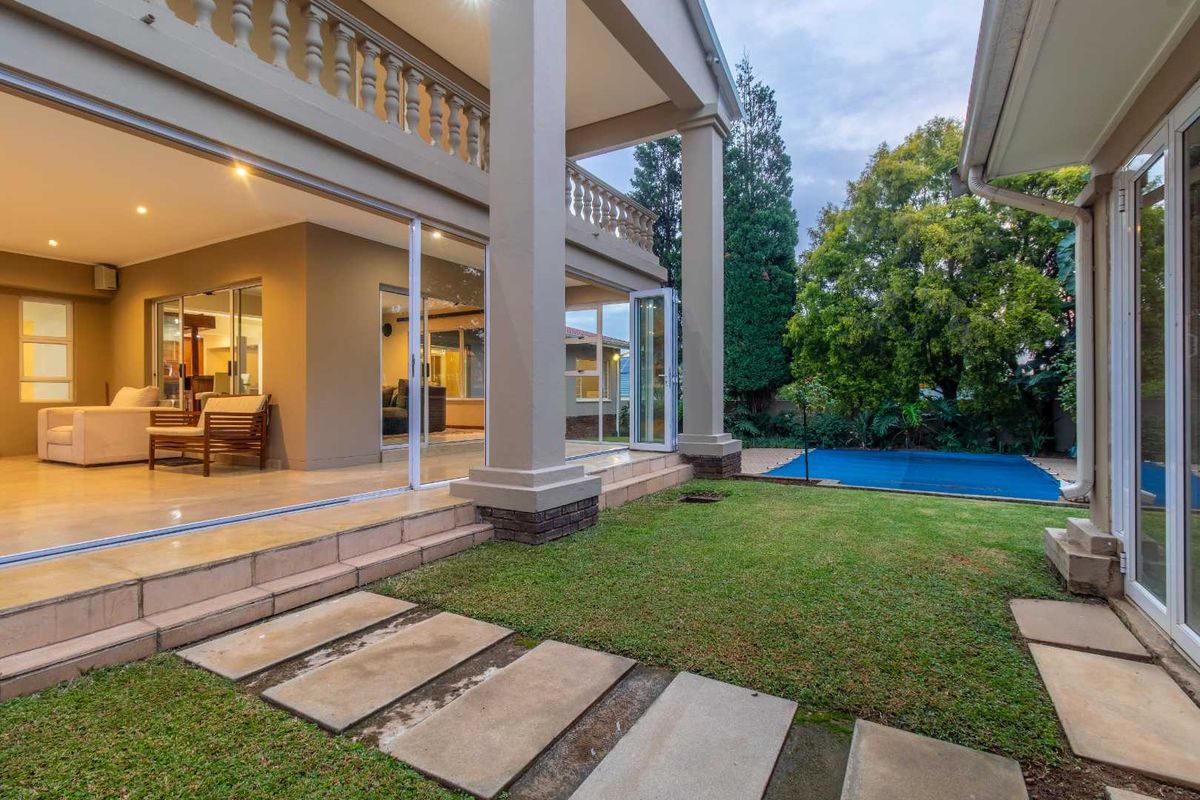 Spectacular 5 Bed, 5 Bath House in Sought after area in Sandon - Photo 2