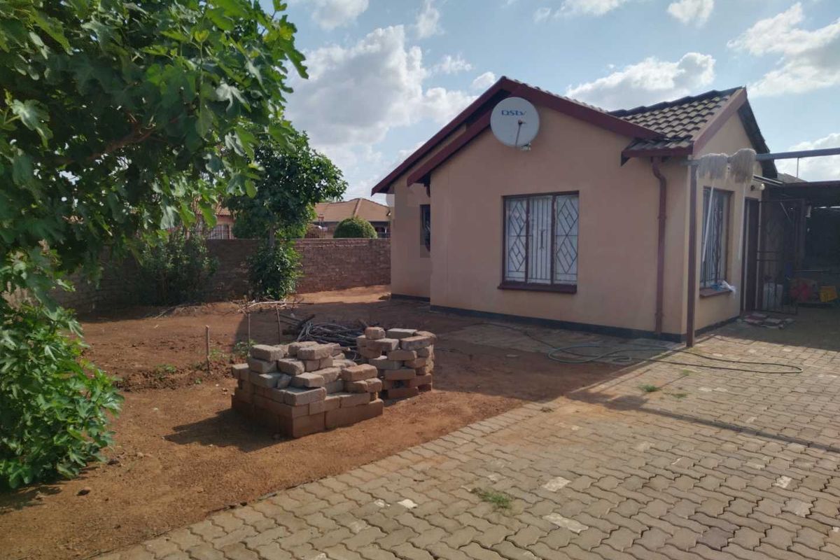 3 bedrooms corner house for sale in Rosslyn - Photo 2