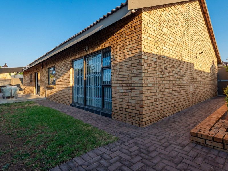 Freestanding Cluster for Sale - Photo 2