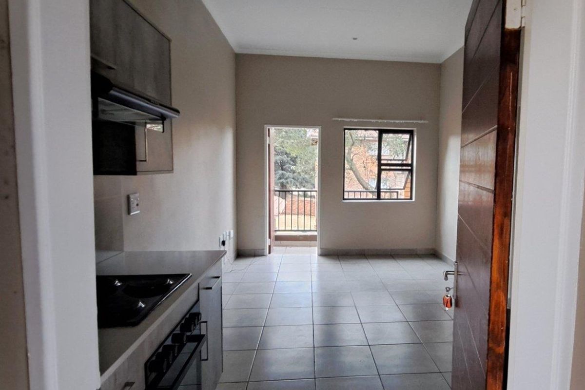 One Bedroom Apartment at Stonehaven - A secure residential estate in Whiteridge, Randburg - Photo 3