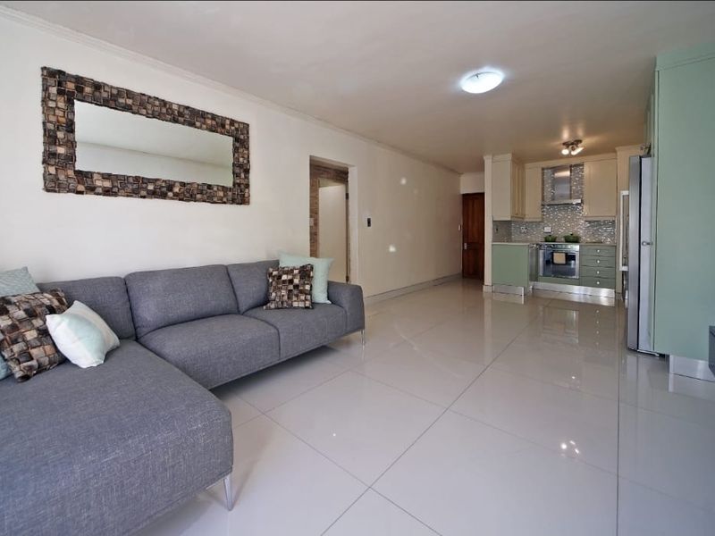 Modern unfurnished 2 bedroom apartment with quality branded fittings - Photo 5