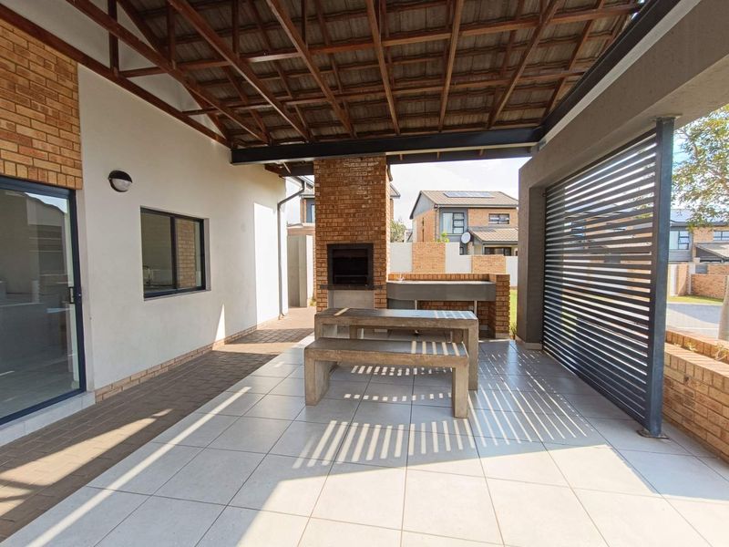 AMBERFIELD - 2 BEDROOM APARTMENT IN SECURE ESTATE WITH AMENITIES - Photo 6