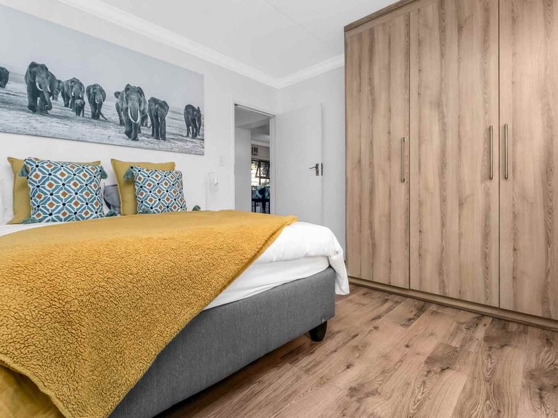 STYLISH AND CLASSY DUPLEX UNIT, IN A QUIET POSITION OFFERING PLENTY OF SPACE. - Photo 10
