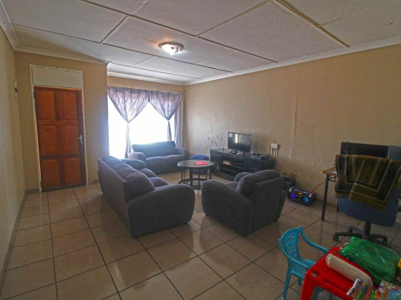 4Units For Sale in Newclare - Photo 4