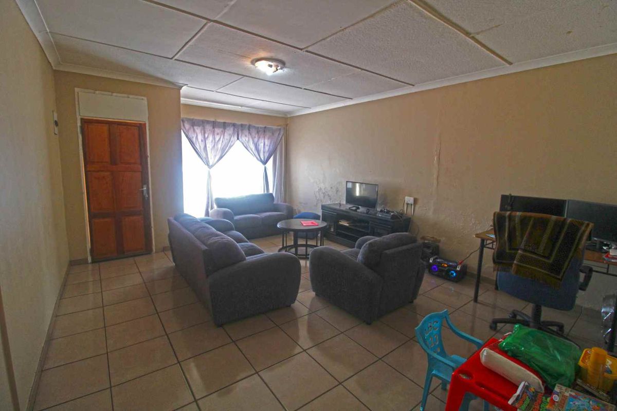 4Units For Sale in Newclare - Photo 4