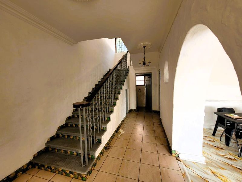 **Spacious Double Story Family Home in Upper Glenwood** - Photo 7