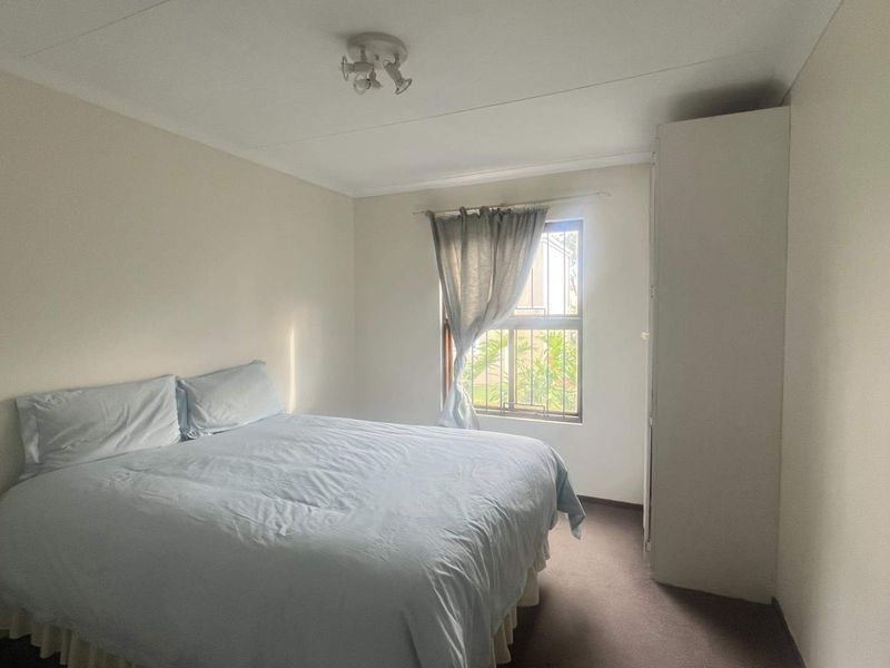 MacArthur Park Living – Neat Secure, Sunny & Move-In Ready - Photo 8