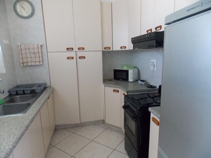 2 Bedroom Flat in  Warner Beach - Photo 3