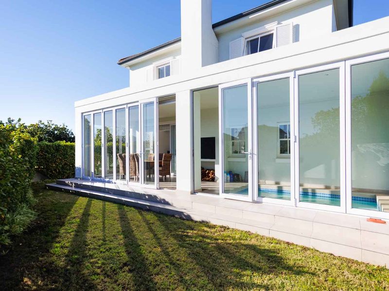 Bright and Inviting Four-Bedroom Family Home for Rent on Val de Vie Estate - Photo 1