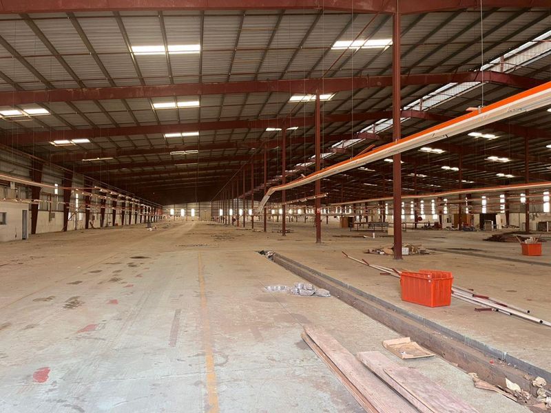Large Warehouse To Let - Photo 10
