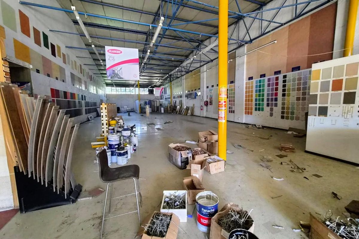 Prime 800 m2 Commercial Unit with Main Road Exposure on Steve Biko Road - Photo 5