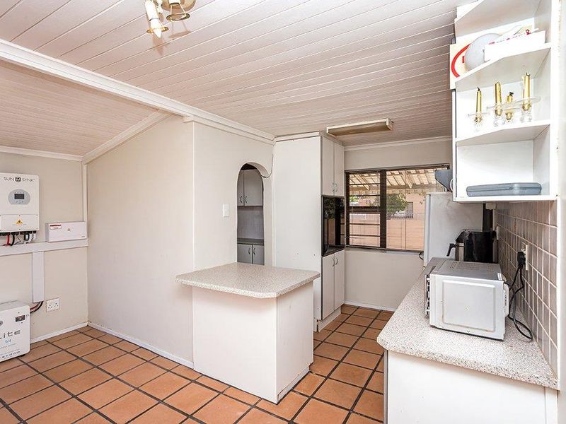 Family Home - Photo 10