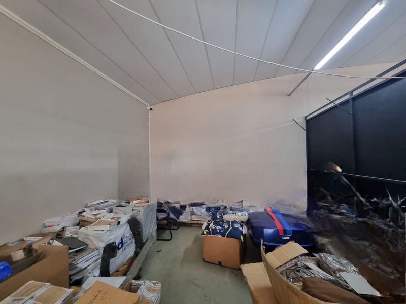 WAREHOUSE SPACE TO LET | SOUTHERN INDUSTRIAL – 115 SQM (INSIDE) + 37 SQM (OUTSIDE) - Photo 4