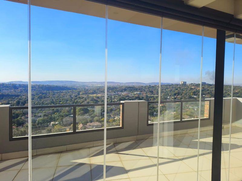 BEAUTIFUL SPACIOUS 3 BEDROOM PENTHOUSE WITH AWESOME VIEW - Photo 3