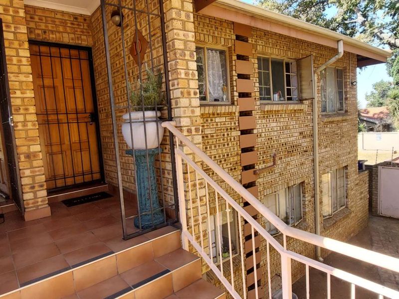 Secure Living: 2 Beds, Balcony, Carport & Storage Galore - Photo 1