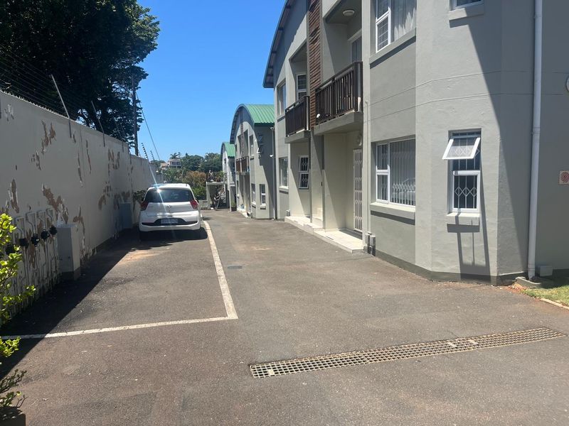 Perfect starter home - Photo 3