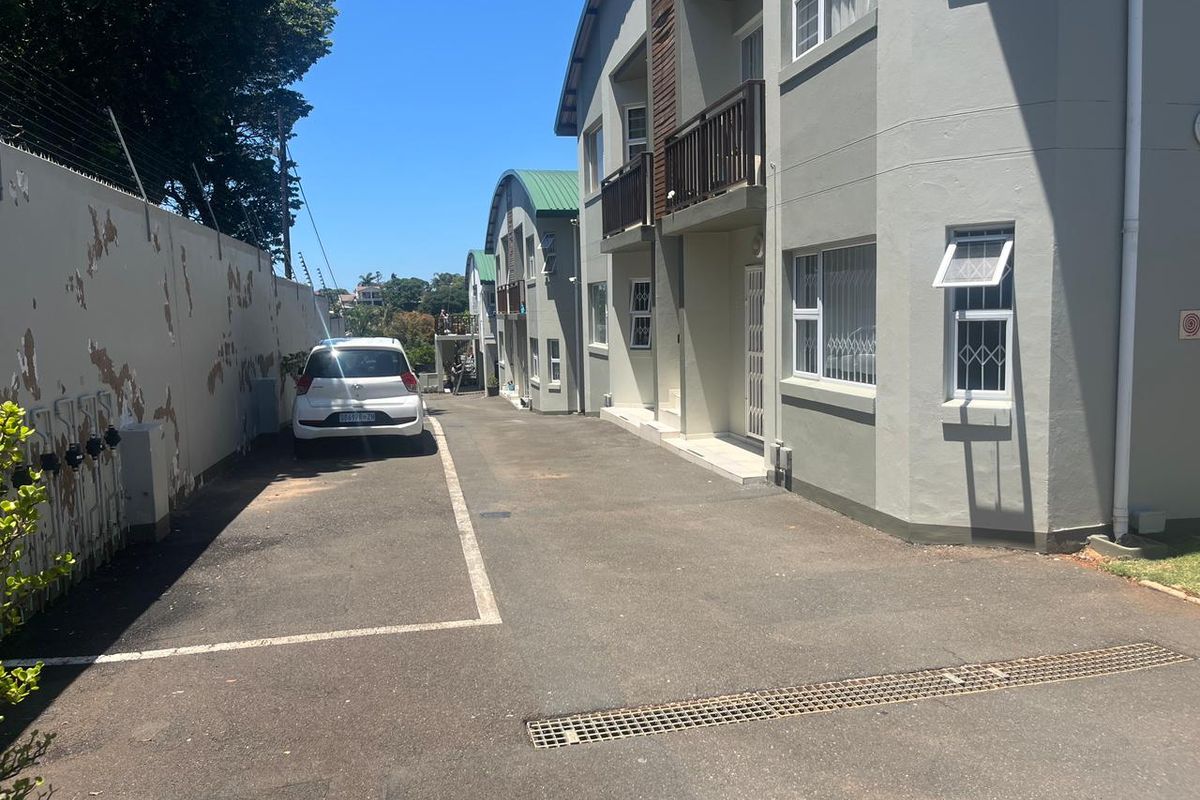 Perfect starter home - Photo 3