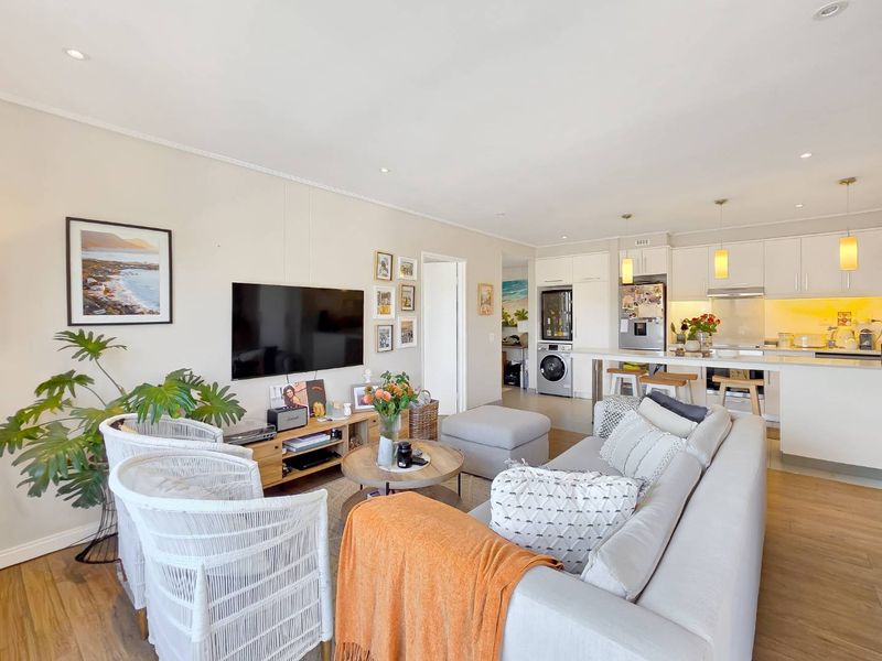 Beautiful Sunny Apartment with Iconic Mountain Views - Photo 7