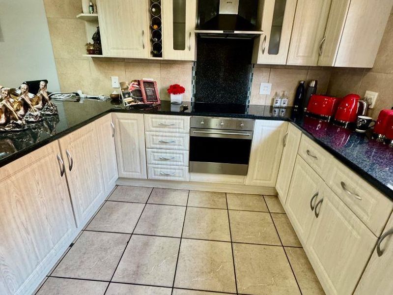 3 BEDROOM TOWNHOUSE FOR SALE IN BARTLETT - Photo 8