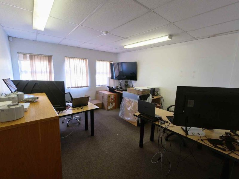 278m2 Industrial Warehouse To Let - Photo 8