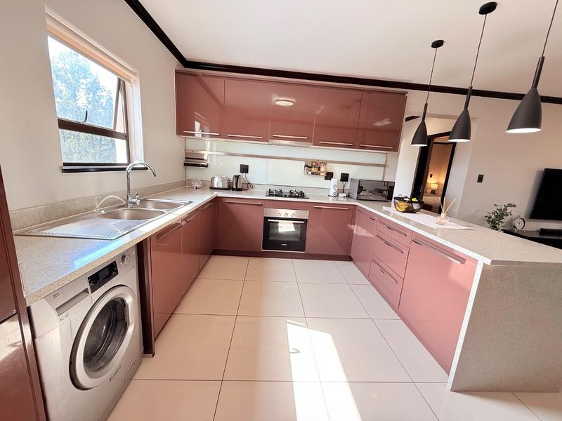Live in Style: Elegant 2-Bed, 2-Bath Apartment! - Photo 3