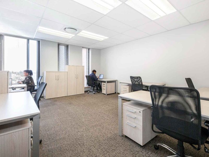 Tailor-made dream offices for 3 persons in SPACES Century City - Photo 4