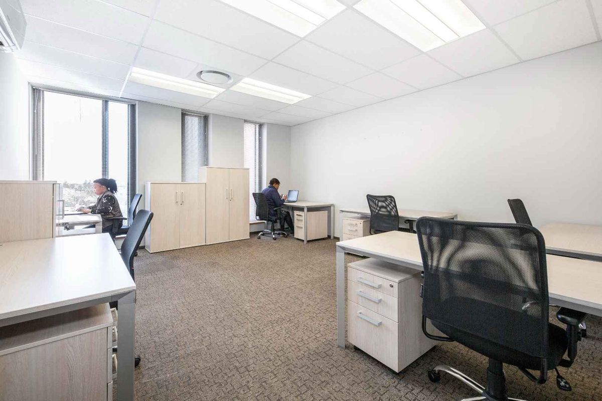 Tailor-made dream offices for 3 persons in SPACES Century City - Photo 4