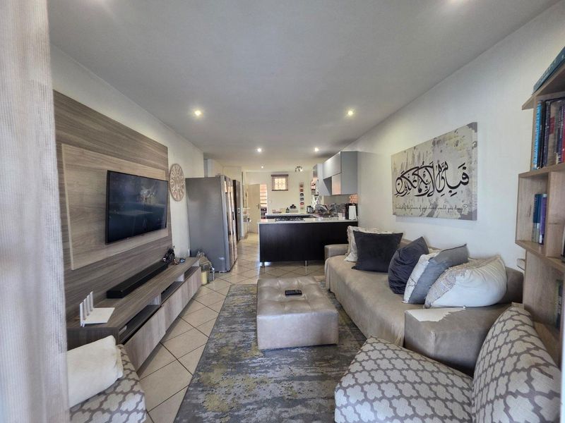 Rare Find – Ground Floor Apartment with Direct Lake Access Waterclub, Leisure Bay Estate - Photo 4