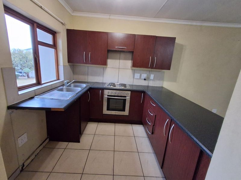 Move-In Ready Apartment in a Safe, Quiet Complex! - Photo 3