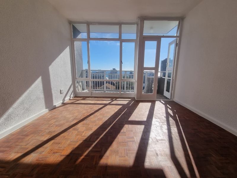Unfurnished Renovated 1-bedroom Apartment To Rent in Sea Point - Photo 5
