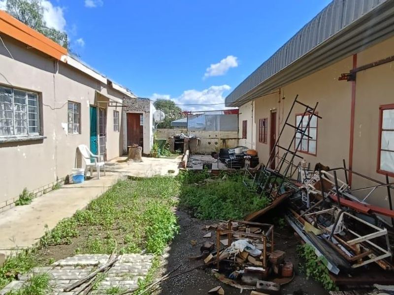 LARGE PROPARTY IDEAL FOR A ETREPRENEUR. NEXT TO FACTORY. - Photo 8