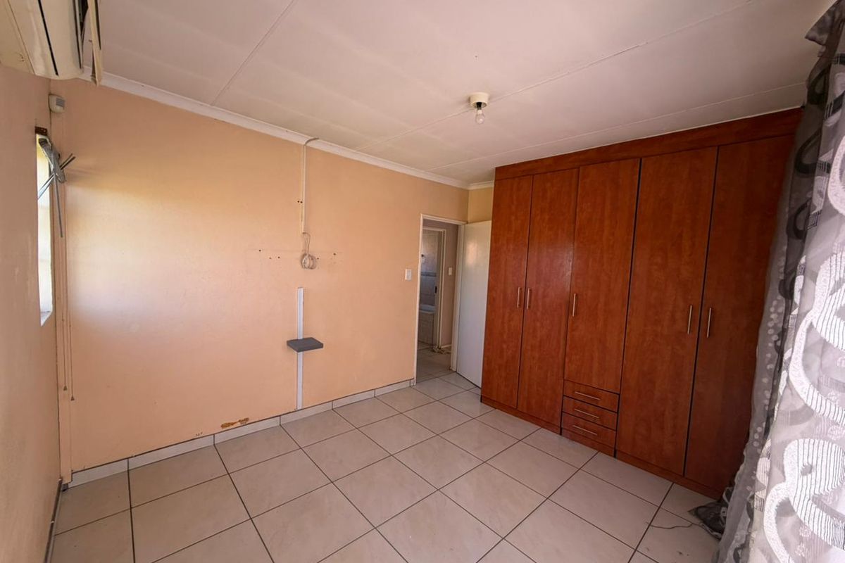Three bedroom house for sale in Rosslyn - Photo 2