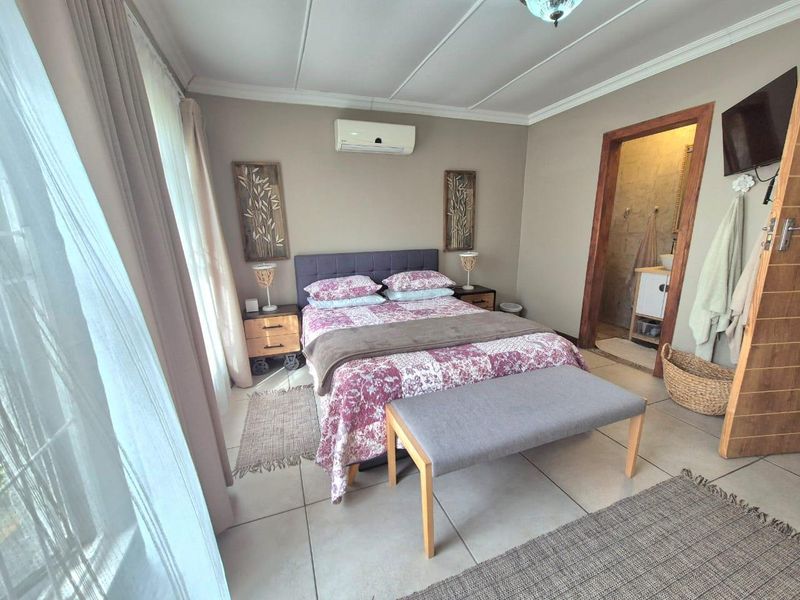 Neat as a pin, sturdy home with space for a large family - Photo 4
