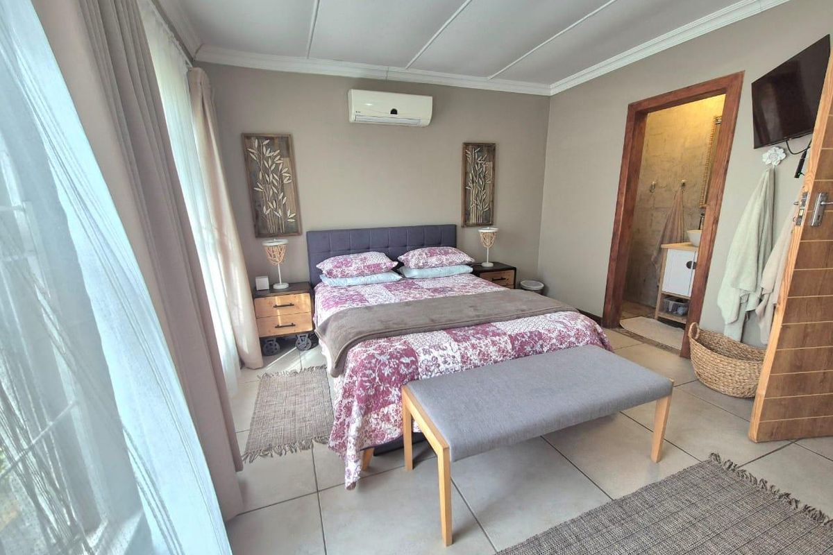 Neat as a pin, sturdy home with space for a large family - Photo 4