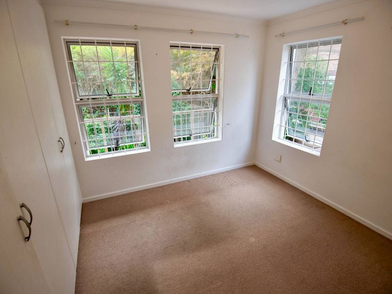 2-Bedroom Apartment in Leeuwendal Complex - Photo 9
