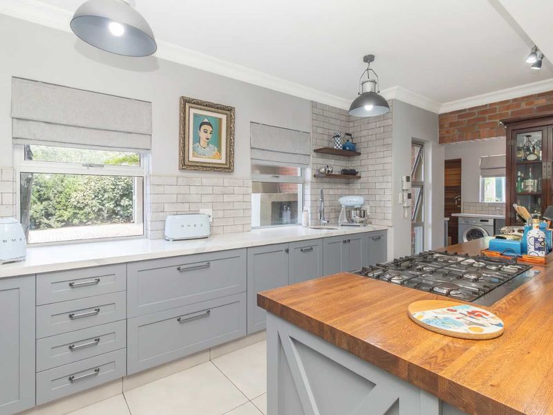 A RARE OPPORTUNITY: TRANQUIL LUXURY LIVING ON A PRESTIGIOUS AGRICULTURAL HOLDING - Photo 6